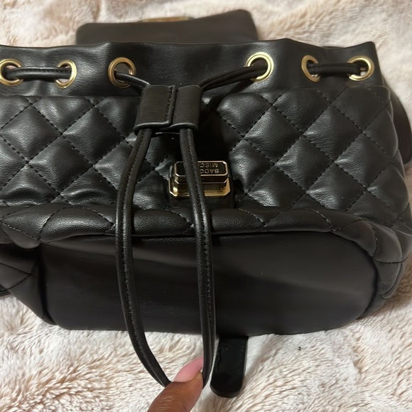 Black and Gold backpack - Picture 4 of 7